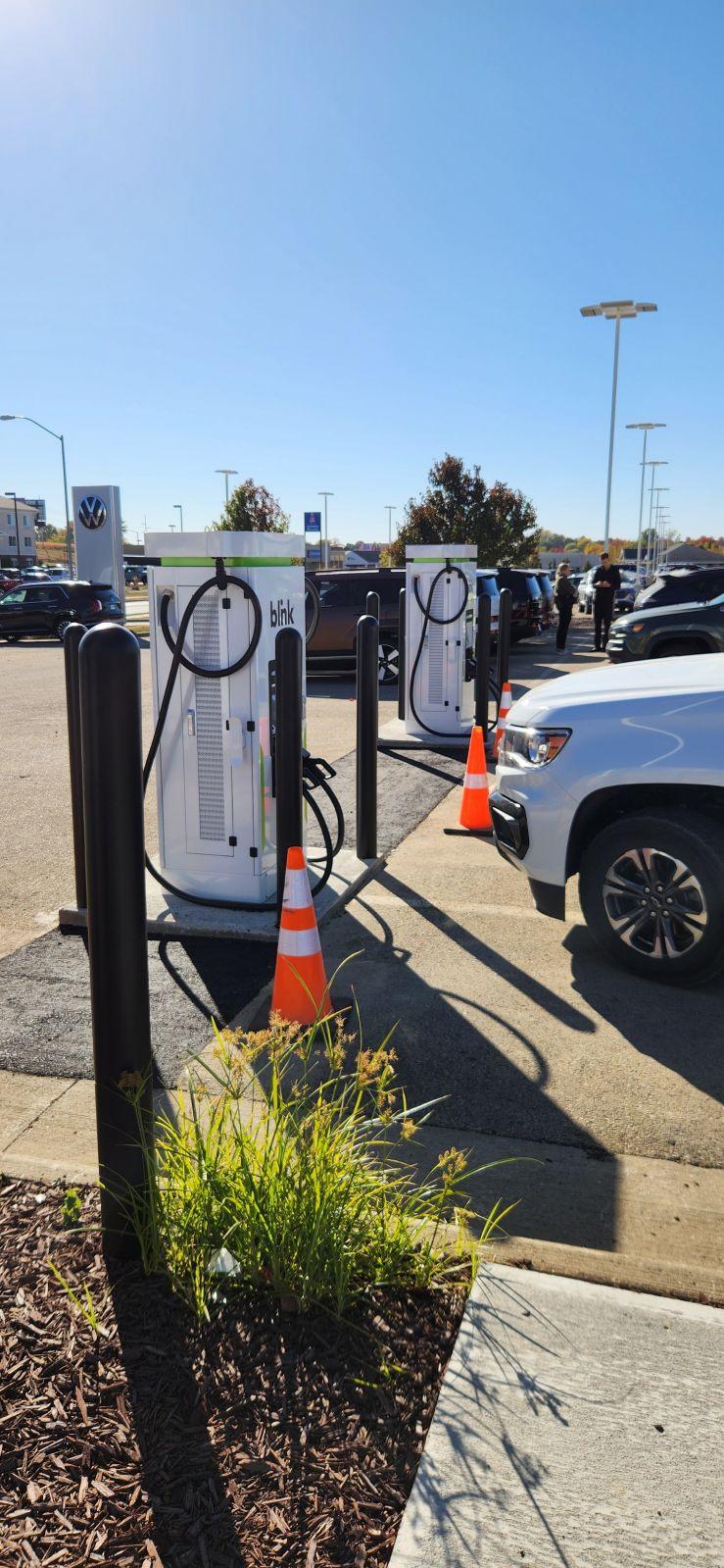 Blink 120kW Charging Station – Dual Port Level 3 Free Standing DC Fast Charger + 1 Year Network Bundle